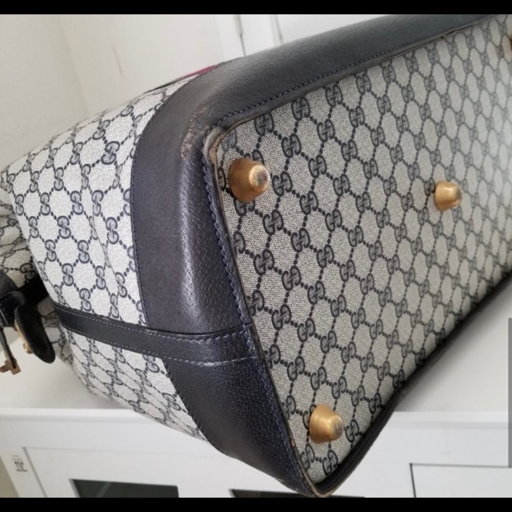 Gucci Hobo Bag in Black and Cream with Red Accents - Picture 5 of 11